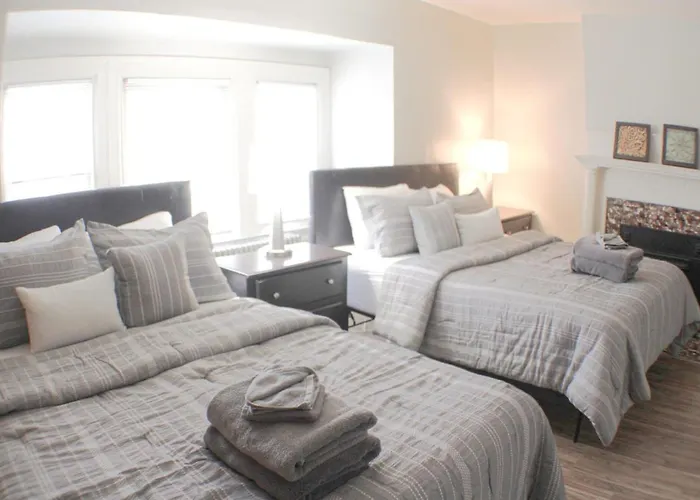 Steps Away From Hospital - 2 Queen Bed - View * Pittsburgh