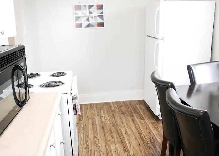 Steps Away From Hospital - 2 Queen Bed - View * Pittsburgh