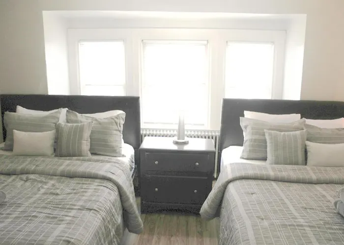 Apartment Steps Away From Hospital - 2 Queen Bed - View Pittsburgh