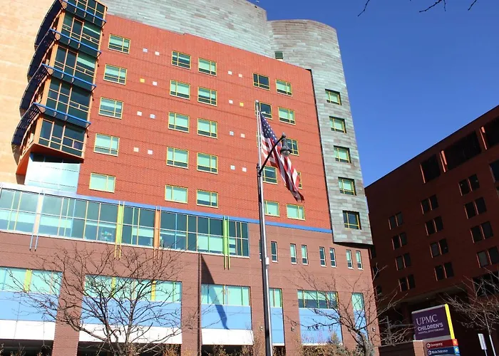 Apartment Steps Away From Hospital - 2 Queen Bed - View *